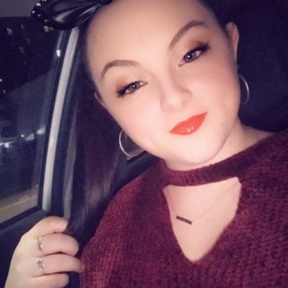 Meet your Posher, Becca - Picture 1 of 1